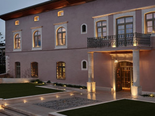 Domus Blanc Boutique Hotel