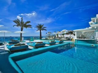 Carlton Deluxe Residences & Apartments