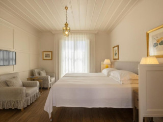 Dorion Hotel