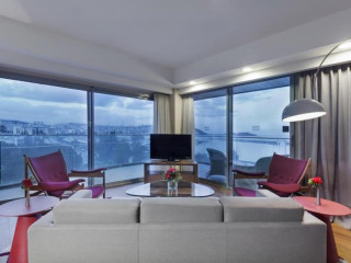 DOUBLE TREE  BY HILTON
