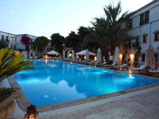 DOUBLE TREE BY HILTON BODRUM MARINA VISTA HOTEL