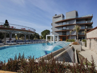 DoubleTree by Hilton Kusadasi