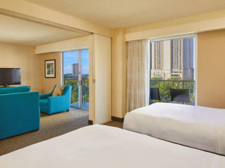 DoubleTree by Hilton Alana - Waikiki Beach