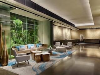 DOUBLETREE BY HILTON BANGKOK PLOENCHIT