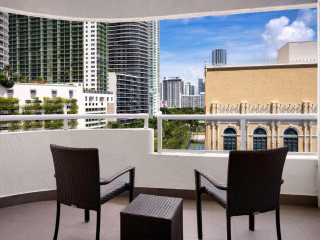 DoubleTree by Hilton Grand Hotel Biscayne Bay