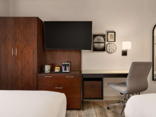 DoubleTree by Hilton New York Downtown