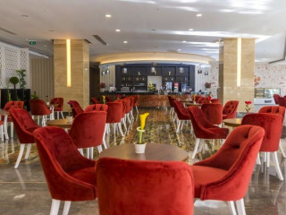 DREAM WORLD HILL RESORT & SPA