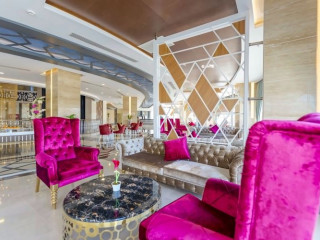 DREAM WORLD HILL RESORT & SPA