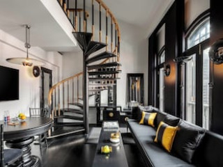 DUXTON RESERVE SINGAPORE, AUTOGRAPH COLLECTION