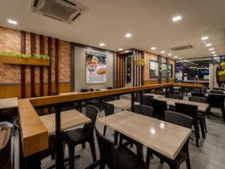 EAST RIVERINE BOUTIQUE