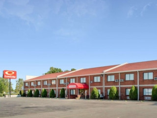 ECONO LODGE DARIEN LAKES