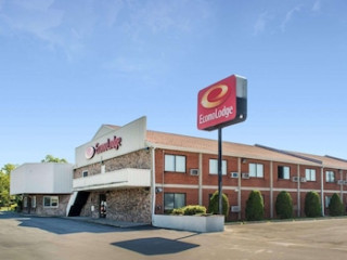 ECONO LODGE DARIEN LAKES
