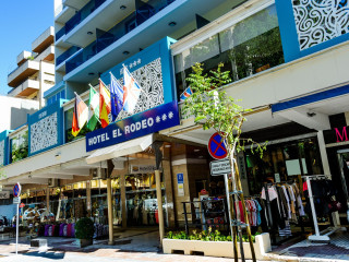 El Hotel Monarque el Rodeo