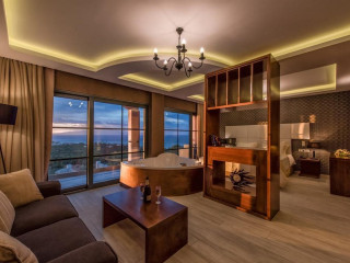 Elegance Luxury Executive Suites - Adults Only