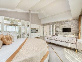 ELITE LUXURY SUITE & SPA