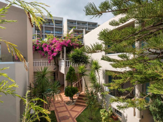 Elotis Suites