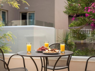 Elotis Suites