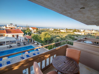 Elpida ApartHotel