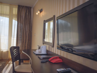 Elpida Beach Hotel