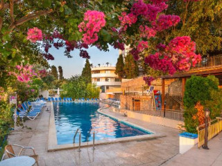 ELPIDA Hotel