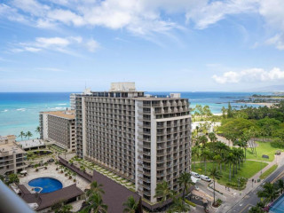 Embassy Suites by Hilton Waikiki Beach Walk