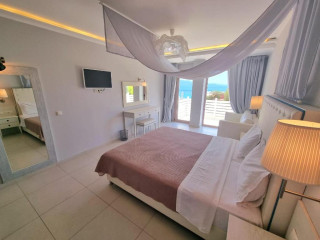 Enjoy Lichnos Bay Village, Camping & Apartments