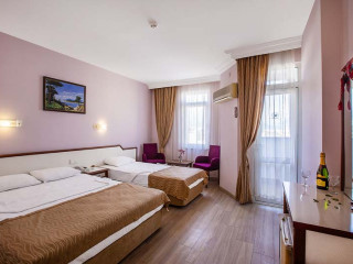 Hotel River..