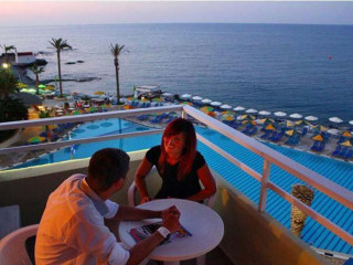 ERI BEACH & VILLAGE