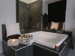 ESPOSITO PLAZA- ROOMS & SUITE