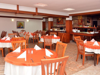 Estreya Palace & Residence