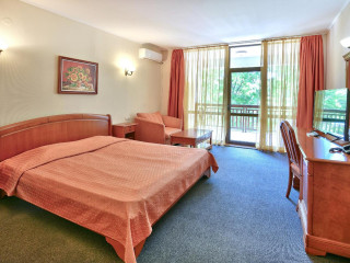 Estreya Residence