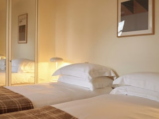 EUROPA HOUSE APARTMENTS