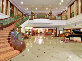 EVERGREEN LAUREL (SHA)