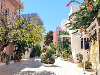 Evina Rooms & Suites