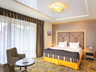 EXCLUSIVE HOTEL