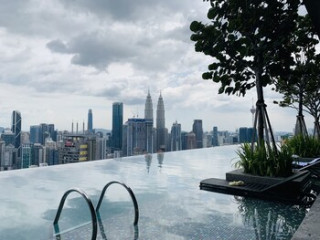 EXPRESSIONZ PROFESSIONAL SUITES BY DE SPACE