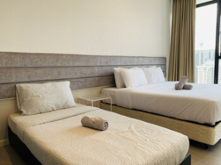 EXPRESSIONZ PROFESSIONAL SUITES BY DE SPACE