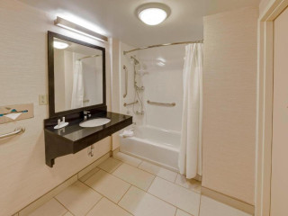 Fairfield Inn & Suites by Marriott Near Universal Orlando