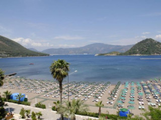 FAROS PREMIUM BEACH ADULT ONLY 13+