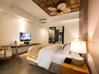 Ferra Hotel and Garden Suites