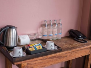 FEUNG NAKORN BALCONY ROOMS AND CAFE