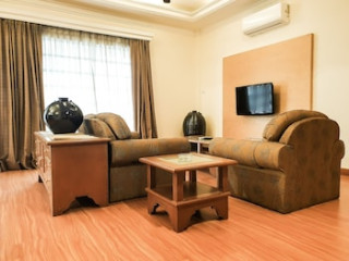 FLAMINGO BY THE LAKE