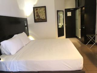 FLAMINGO BY THE LAKE