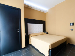 FLY BOUTIQUE HOTEL