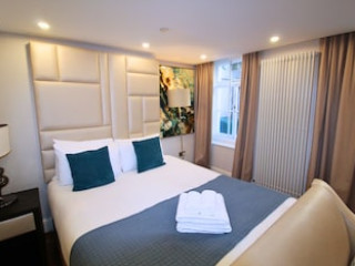 FLYING BUTLER BAKER STREET APARTMENTS