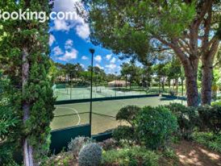 Four Seasons Country Club