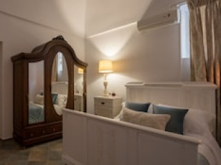 FOUR SEASONS MANSION