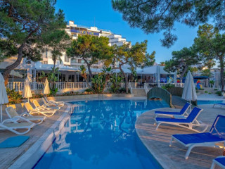 RIVIERA BEACH HOTEL