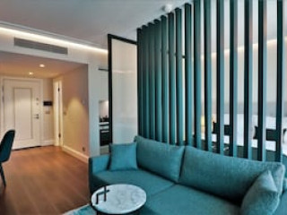 GARLON RESIDENCE
