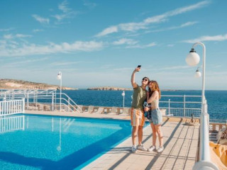 Gillieru Harbour Hotel